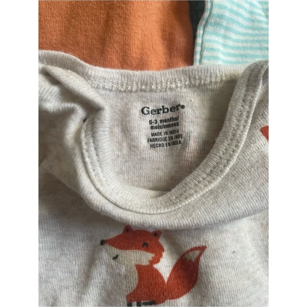 Bundle of 8 Gerber Baby Onesies - Size 0-3 Months - Assorted Patterns